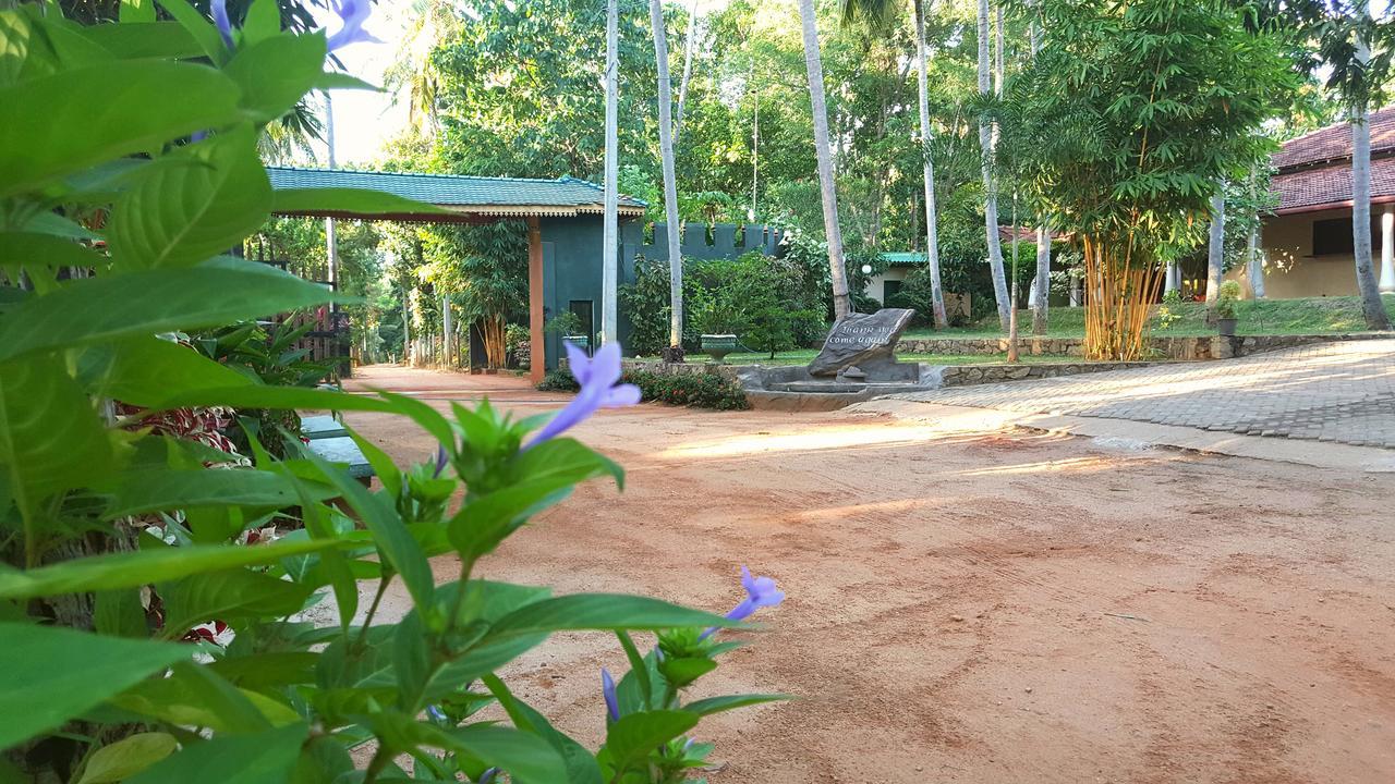 Soba Lanka Holiday Resort Melsiripura Exterior foto